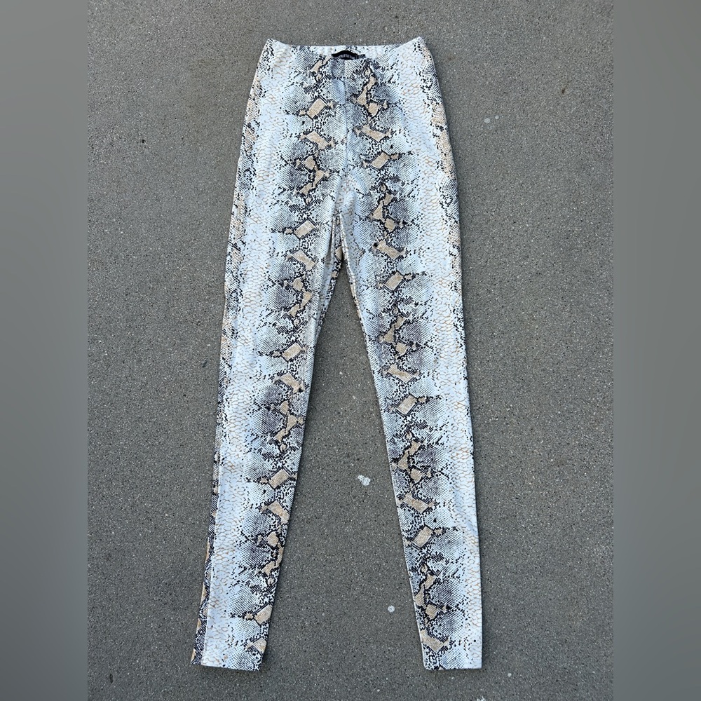 Pretty Little Things Stylish Snake Print Women Pants/Leggings Size 4